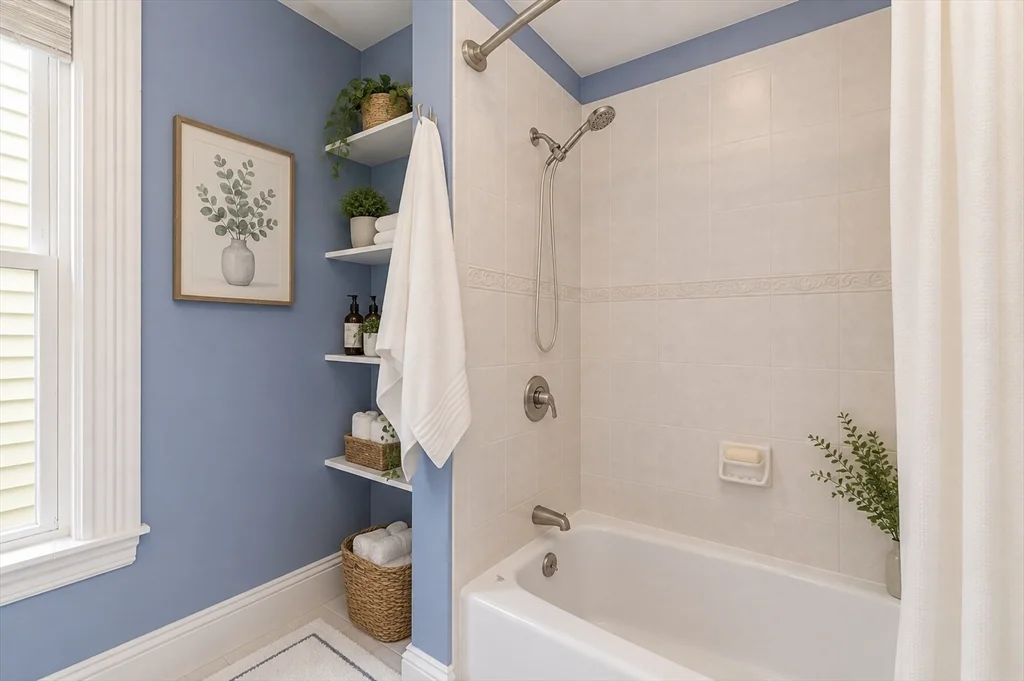 3 bed, 1 bath apartment for rent at 326 Centre St Unit 3, Jamaica Plain — photo 9 of 18