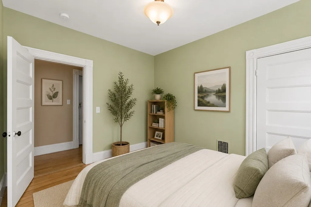 3 bed, 1 bath apartment for rent at 326 Centre St Unit 3, Jamaica Plain — photo 11 of 18