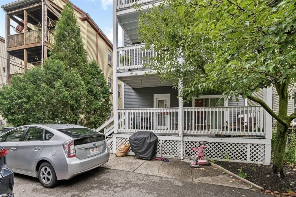 3 bed, 1 bath apartment for rent at 326 Centre St Unit 3, Jamaica Plain — photo 16 of 18