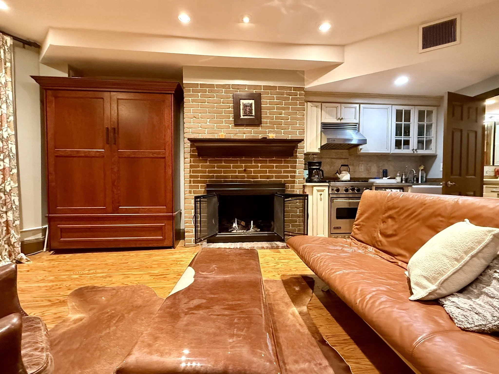 Studio bed, 1 bath apartment for rent at 326 Dartmouth St Unit BR, Back Bay
