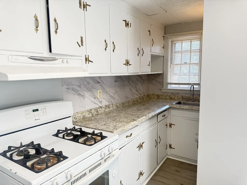 1 bed, 1 bath apartment for rent at 326 Granite St Unit 1, Quincy — photo 4 of 17