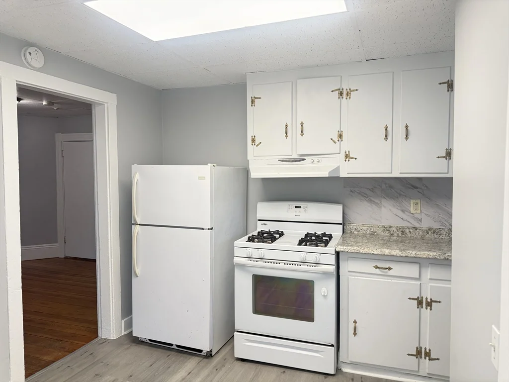 1 bed, 1 bath apartment for rent at 326 Granite St Unit 1, Quincy — photo 2 of 17