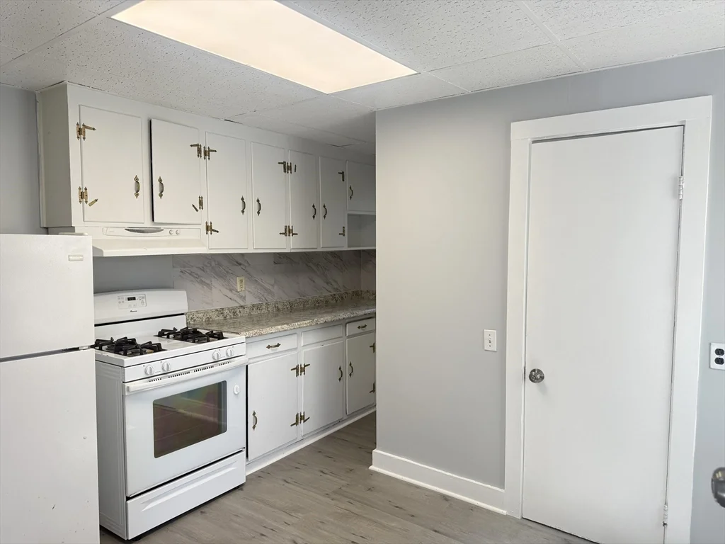 1 bed, 1 bath apartment for rent at 326 Granite St Unit 1, Quincy — photo 1 of 17