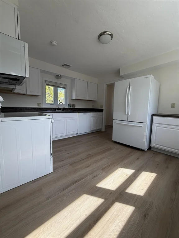 2 bed, 1 bath apartment for rent at 326 N Main St Unit B, North Brookfield — photo 4 of 21