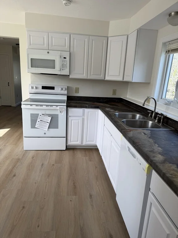 2 bed, 1 bath apartment for rent at 326 N Main St Unit B, North Brookfield — photo 3 of 21