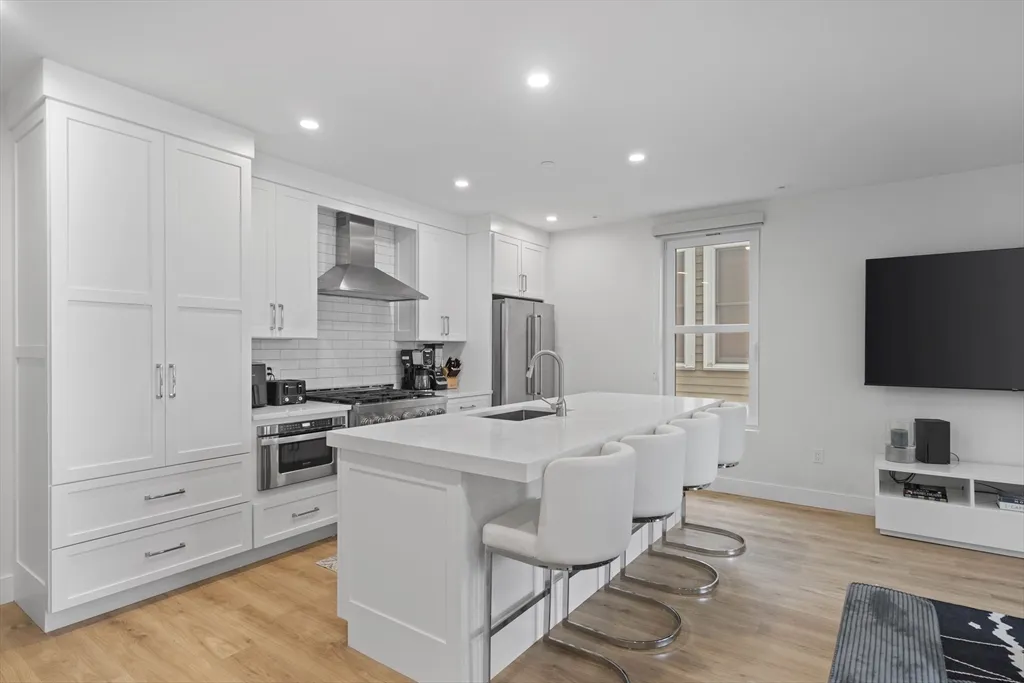 3 bed, 2 bath apartment for rent at 326 W Broadway Unit 2, South Boston