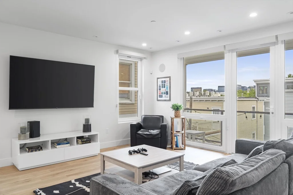 3 bed, 2 bath apartment for rent at 326 W Broadway Unit 3, South Boston — photo 4 of 13