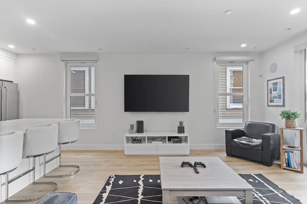 3 bed, 2 bath apartment for rent at 326 W Broadway Unit 3, South Boston — photo 3 of 13