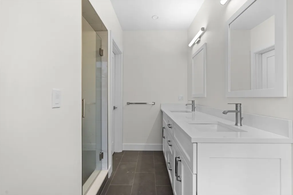 3 bed, 2.5 bath apartment for rent at 326 W Broadway Unit 2, South Boston — photo 8 of 13