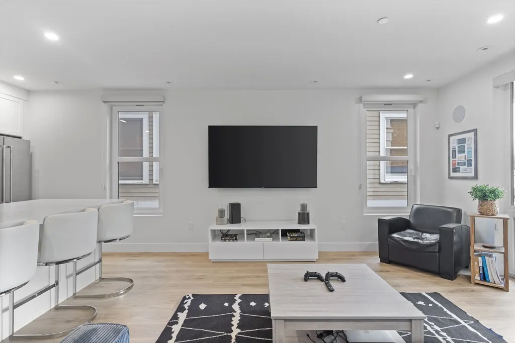3 bed, 2.5 bath apartment for rent at 326 W Broadway Unit 2, South Boston — photo 3 of 13