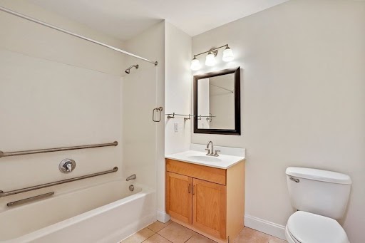 3 bed, 1 bath apartment for rent at 327 Centre St Unit 203, Jamaica Plain — photo 6 of 10