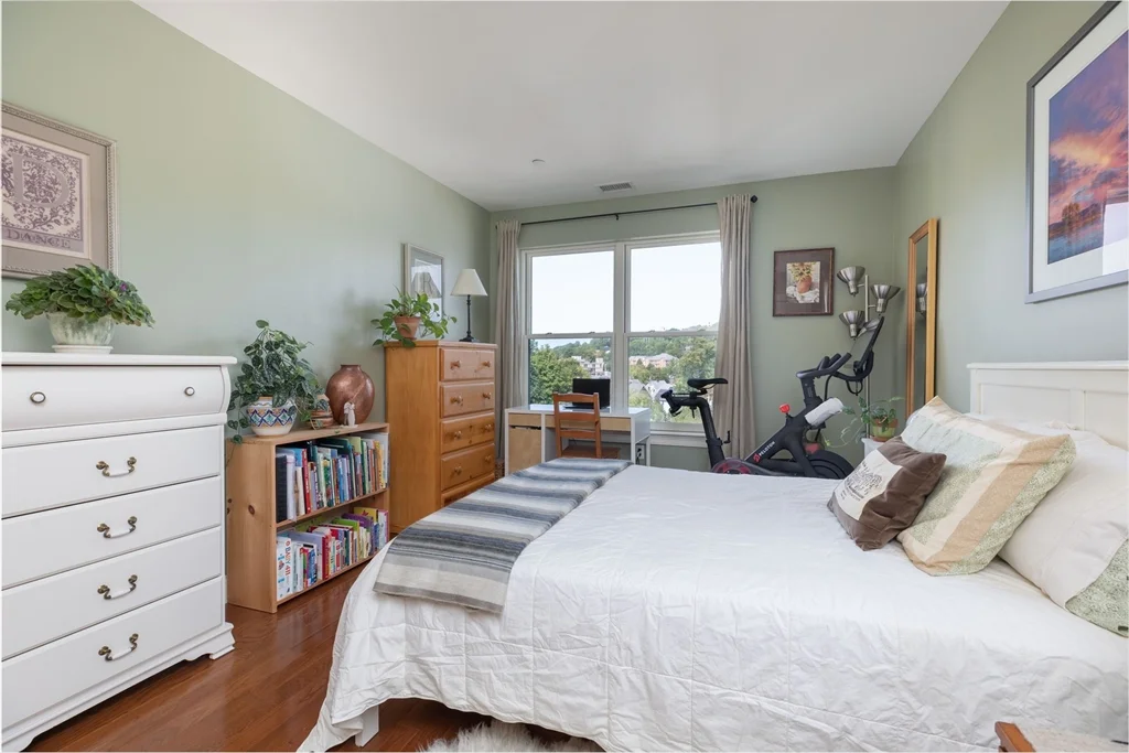2 bed, 1 bath apartment for rent at 327 Centre St Unit 204, Jamaica Plain — photo 6 of 11