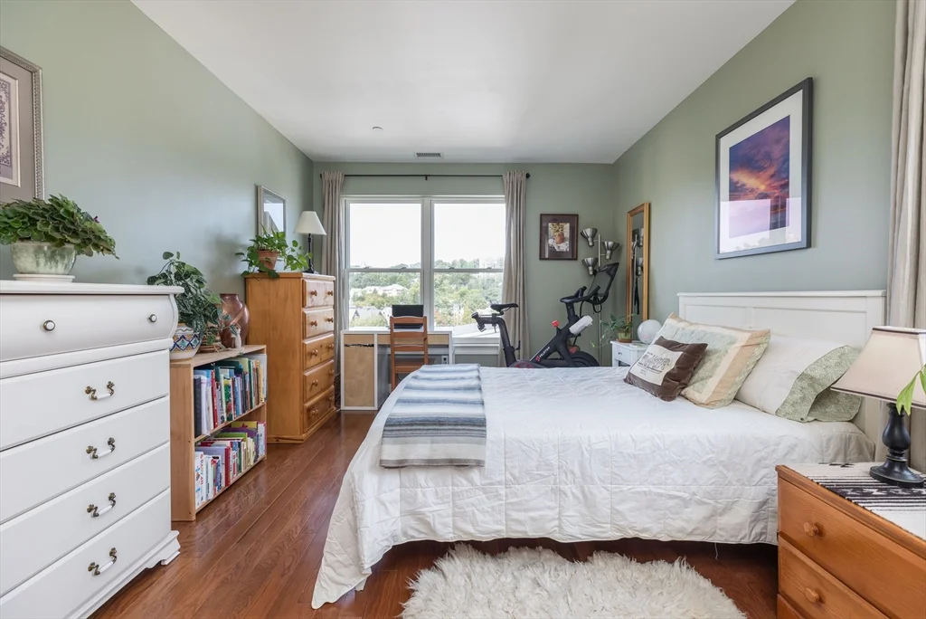 2 bed, 1 bath apartment for rent at 327 Centre St Unit 204, Jamaica Plain — photo 5 of 11