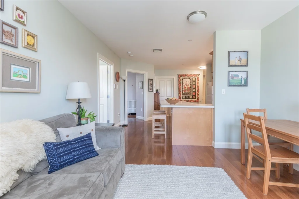 2 bed, 1 bath apartment for rent at 327 Centre St Unit 204, Jamaica Plain