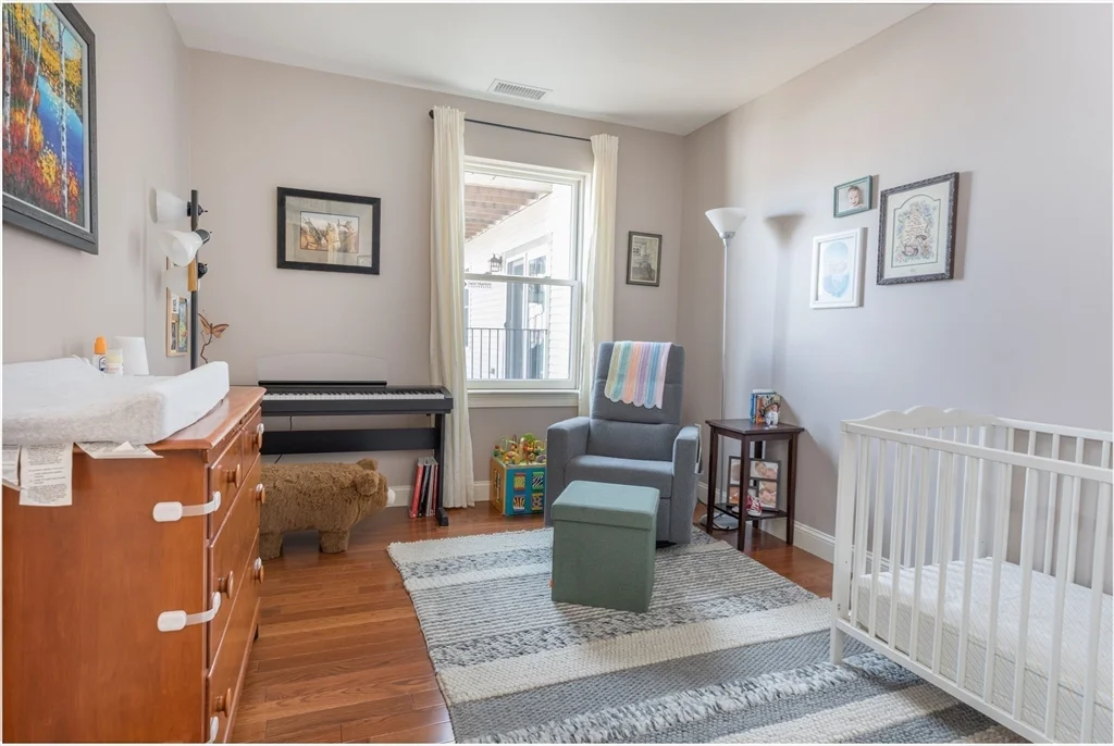 2 bed, 1 bath apartment for rent at 327 Centre St Unit 204, Jamaica Plain — photo 8 of 11