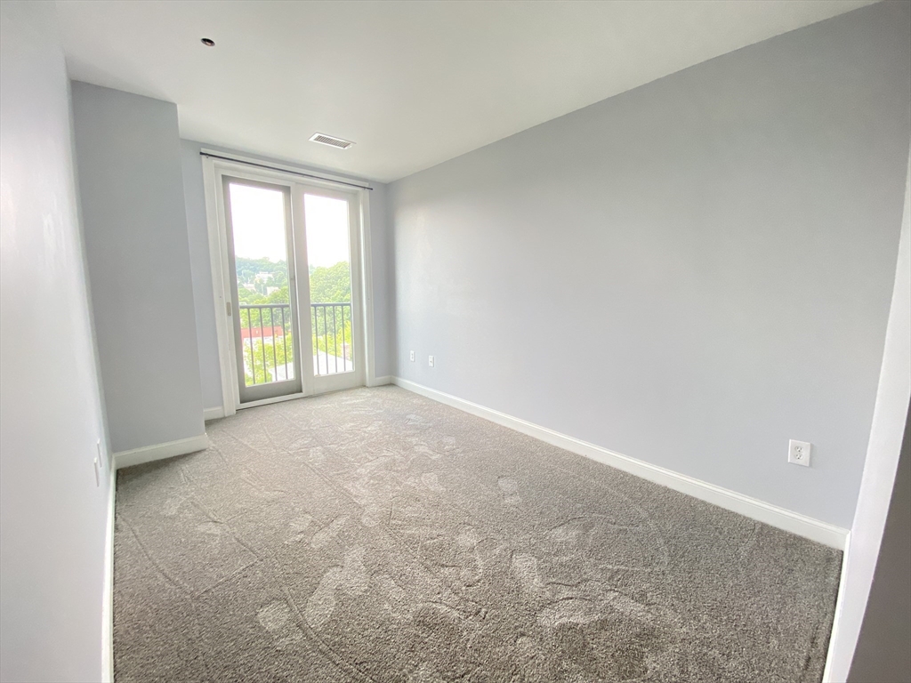 2 bed, 1 bath apartment for rent at 327 Centre St Unit 305, Jamaica Plain — photo 16 of 21