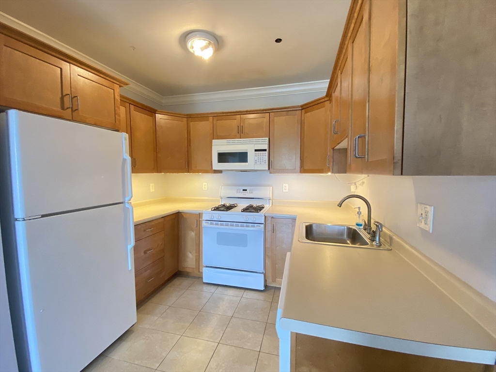 2 bed, 1 bath apartment for rent at 327 Centre St Unit 305, Jamaica Plain — photo 12 of 21