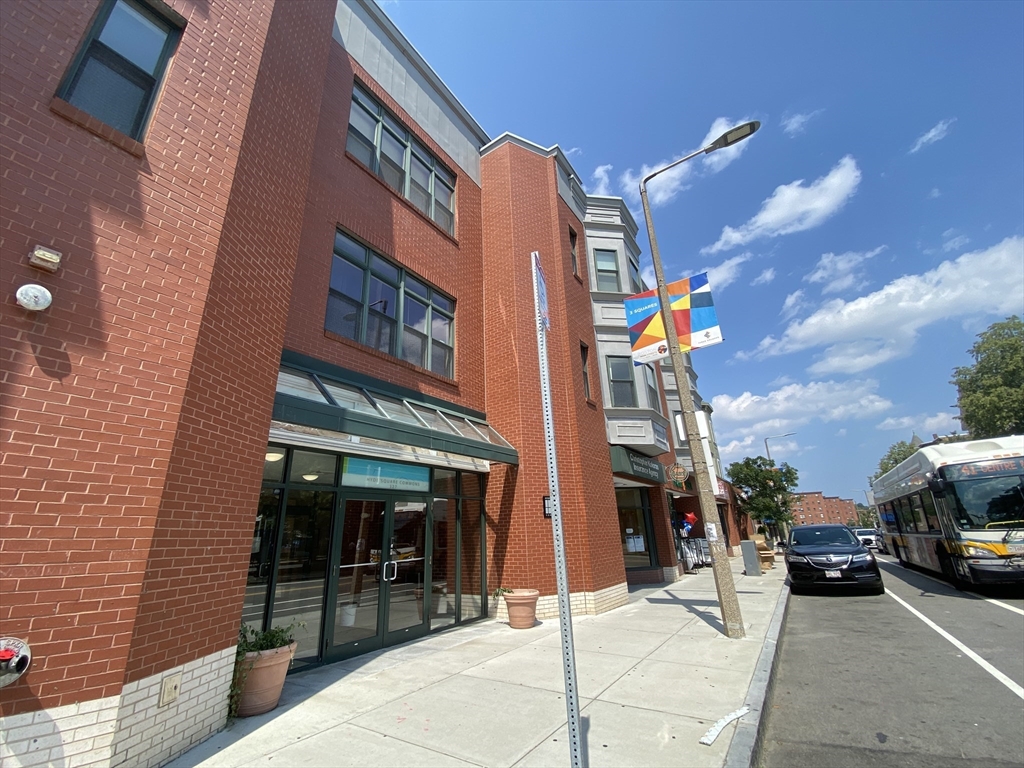 2 bed, 1 bath apartment for rent at 327 Centre St Unit 305, Jamaica Plain