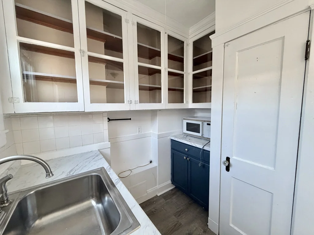 2 bed, 1 bath apartment for rent at 327 Columbia St Unit 3, Wellington-Harrington — photo 5 of 9