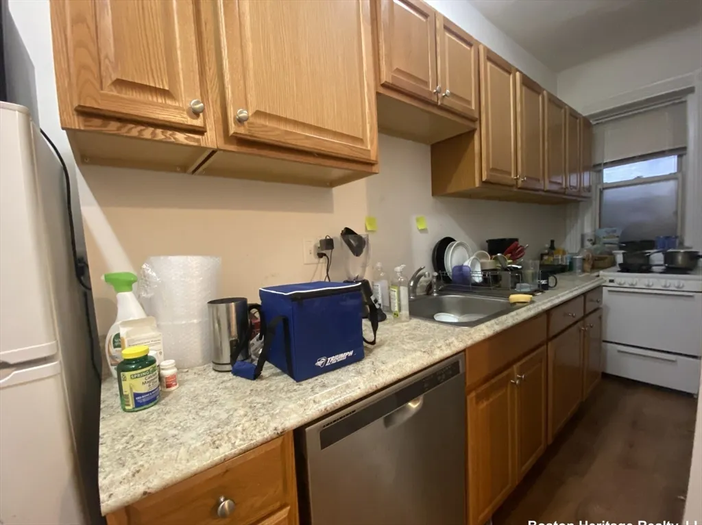 2 bed, 1 bath apartment for rent at 327 Huntington Ave Unit 4, Fenway — photo 3 of 4