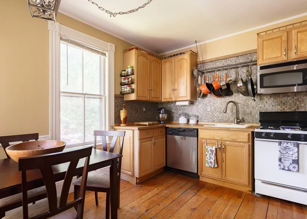 2 bed, 1 bath apartment for rent at 327 Lafayette St Unit 2, Glenwood — photo 3 of 19