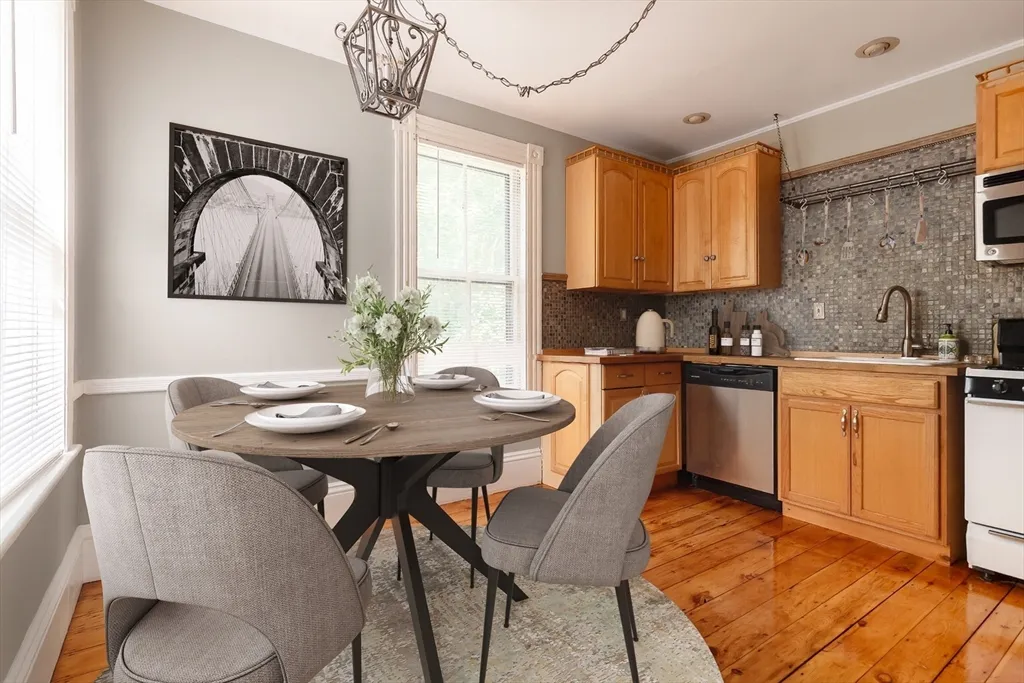 2 bed, 1 bath apartment for rent at 327 Lafayette St Unit 2R, Salem — photo 1 of 13