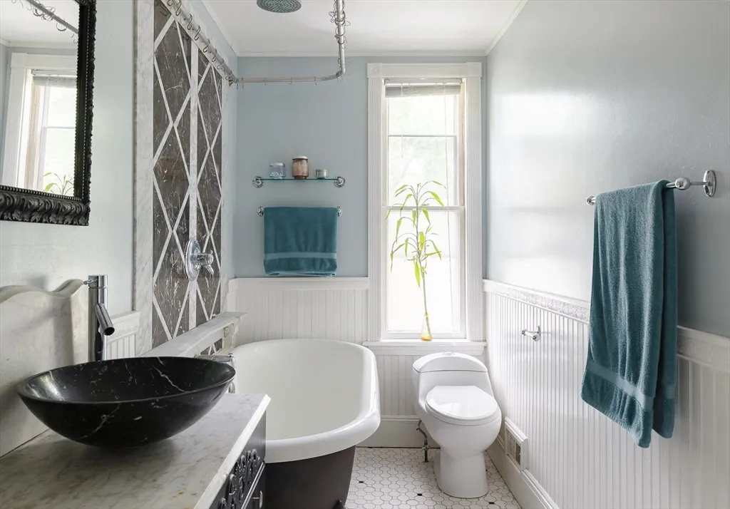 2 bed, 1 bath apartment for rent at 327 Lafayette St Unit 2R, Salem — photo 10 of 13