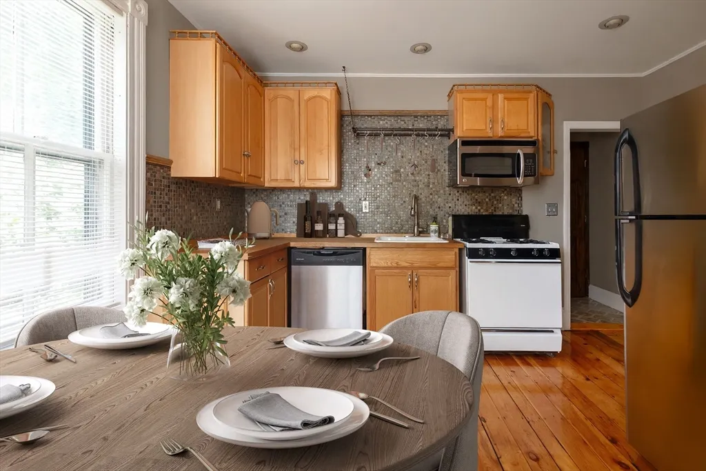 2 bed, 1 bath apartment for rent at 327 Lafayette St Unit 2R, Salem — photo 9 of 13