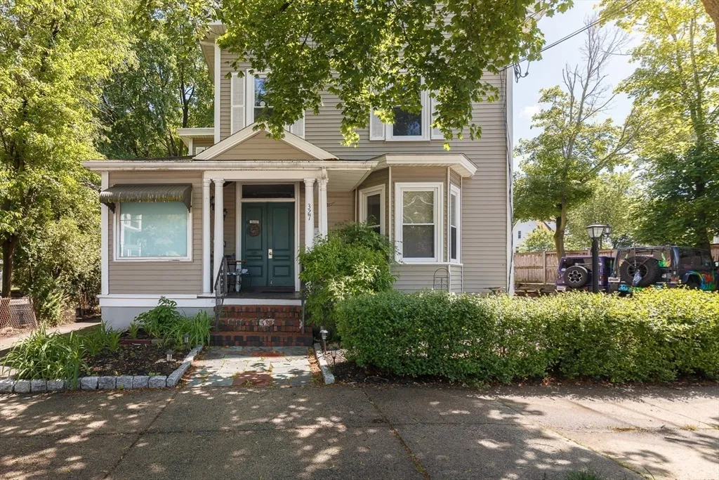 2 bed, 1 bath apartment for rent at 327 Lafayette St Unit 2R, Salem — photo 2 of 13
