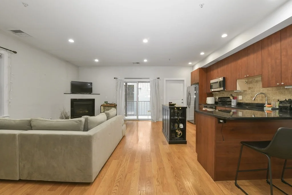 2 bed, 2 bath apartment for rent at 327 W Broadway Unit 2, South Boston — photo 4 of 14