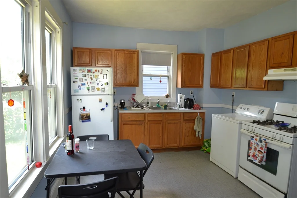 3 bed, 1 bath apartment for rent at 3270 Washington St Unit 1, Jamaica Plain — photo 2 of 9