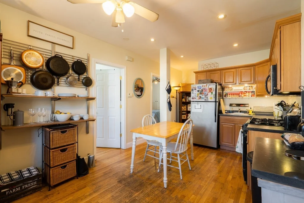 1 bed, 1 bath apartment for rent at 328 Beacon St Unit 1F, Spring Hill — photo 1 of 10