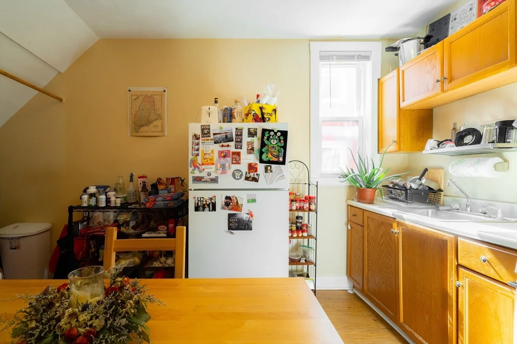 1 bed, 1 bath apartment for rent at 328 Beacon St Unit 1R, Spring Hill — photo 2 of 10