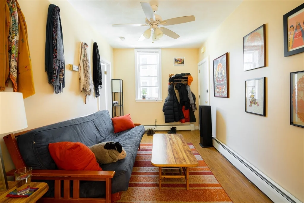 1 bed, 1 bath apartment for rent at 328 Beacon St Unit 1R, Spring Hill — photo 3 of 10