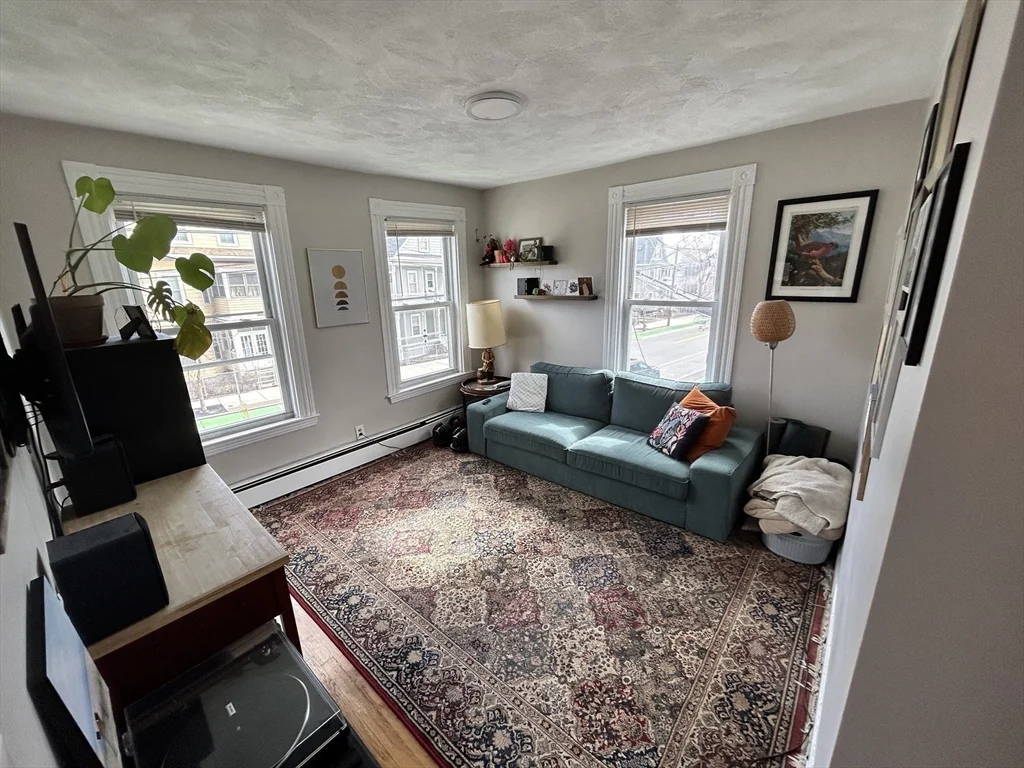 2 bed, 1 bath apartment for rent at 328 Beacon St Unit 2F, Spring Hill — photo 1 of 6