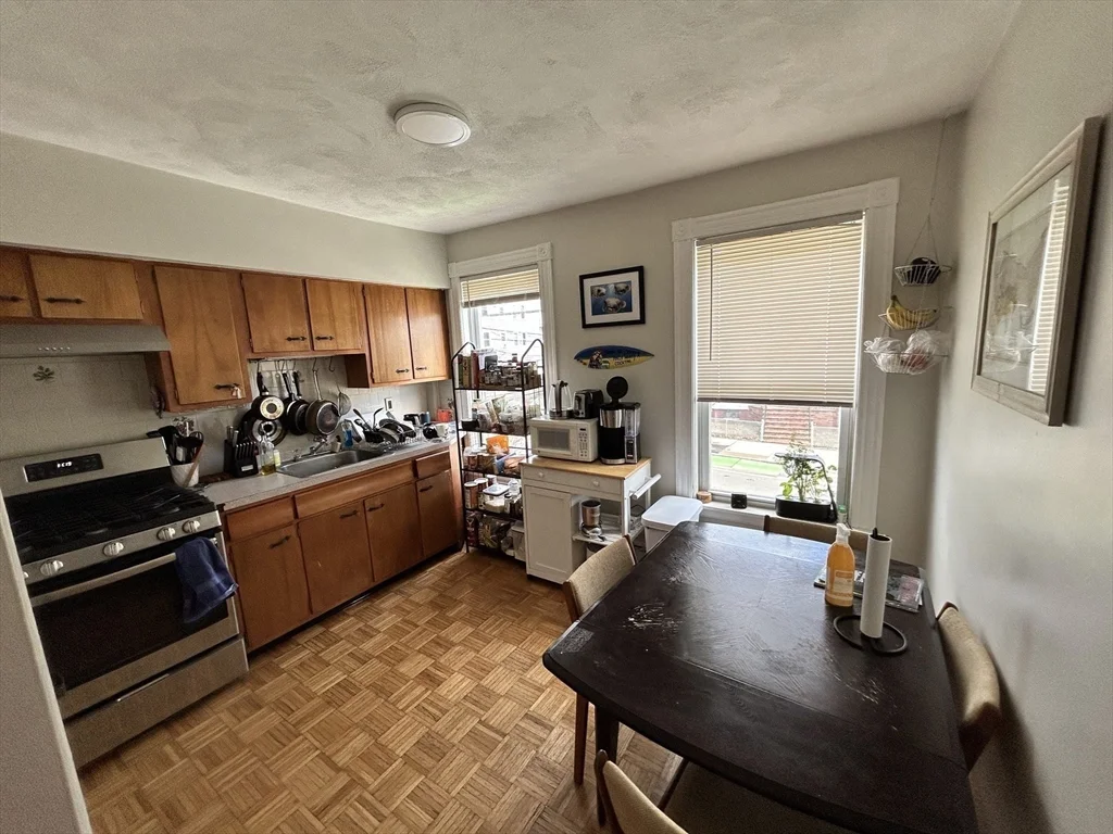 2 bed, 1 bath apartment for rent at 328 Beacon St Unit 2F, Spring Hill — photo 2 of 6