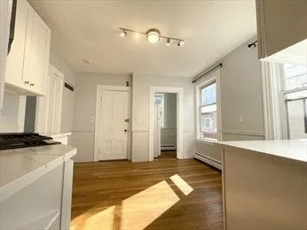 1 bed, 1 bath apartment for rent at 328 Beacon St Unit 2R, Spring Hill — photo 2 of 6