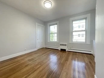 1 bed, 1 bath apartment for rent at 328 Beacon St Unit 2R, Spring Hill — photo 3 of 6