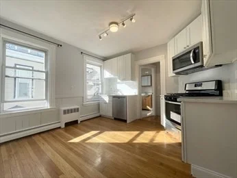 1 bed, 1 bath apartment for rent at 328 Beacon St Unit 2R, Spring Hill