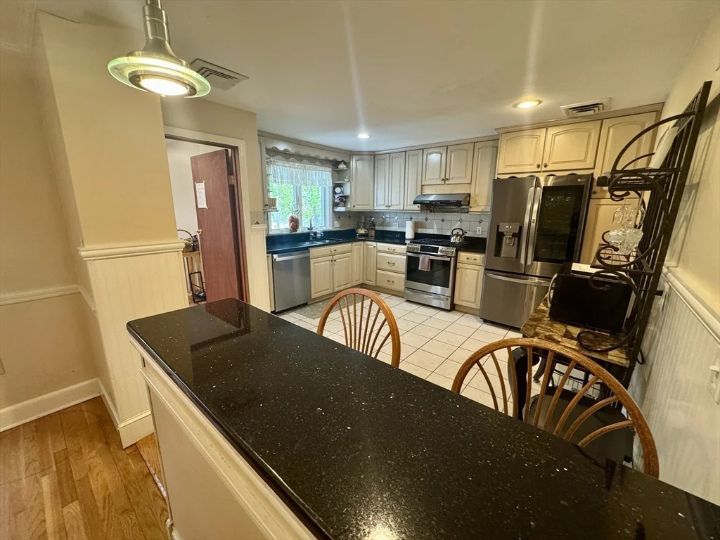 2 bed, 1 bath apartment for rent at 328 Blue Hill Ave Unit SF, Milton — photo 5 of 25