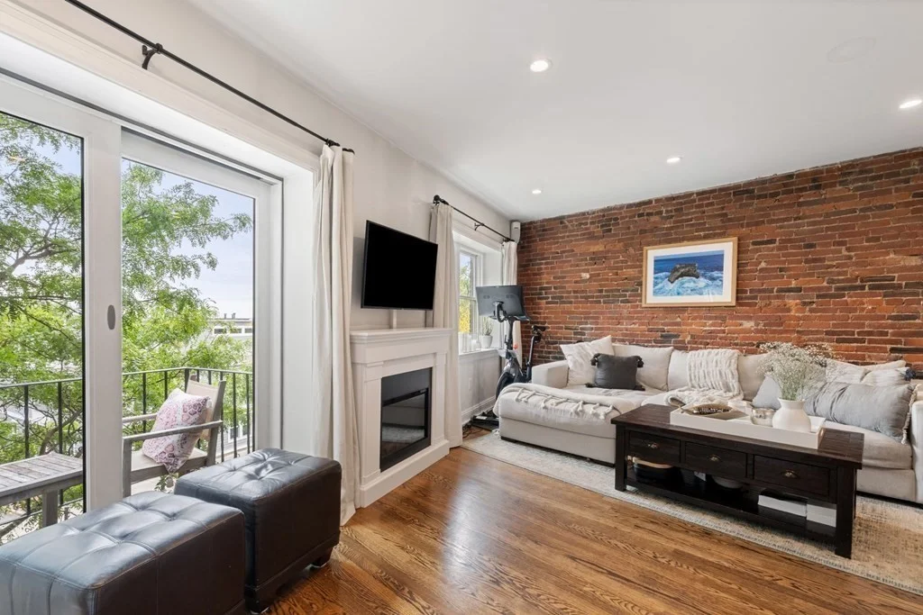 1 bed, 1 bath apartment for rent at 328 Commercial Unit 35, Waterfront