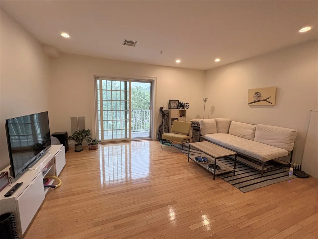 2 bed, 2 bath apartment for rent at 328 Copeland St Unit 2D, Quincy — photo 1 of 7