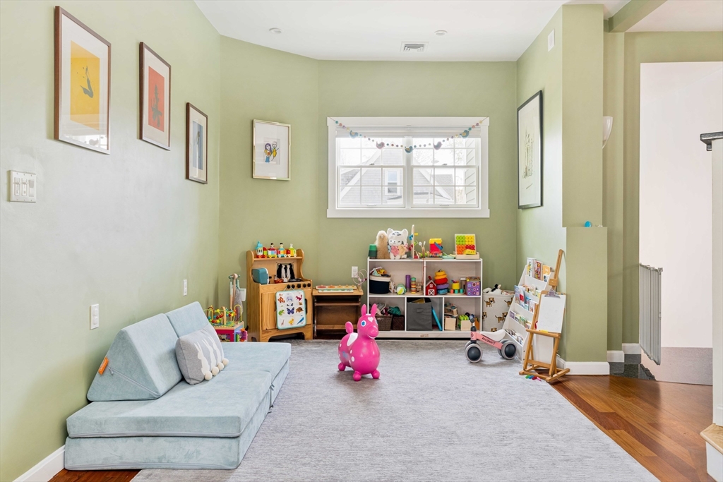 3 bed, 2 bath apartment for rent at 328 Highland Ave Unit 2, Spring Hill — photo 3 of 31