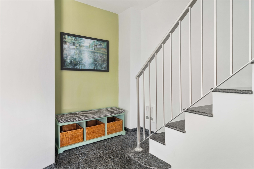 3 bed, 2 bath apartment for rent at 328 Highland Ave Unit 2, Spring Hill — photo 2 of 31