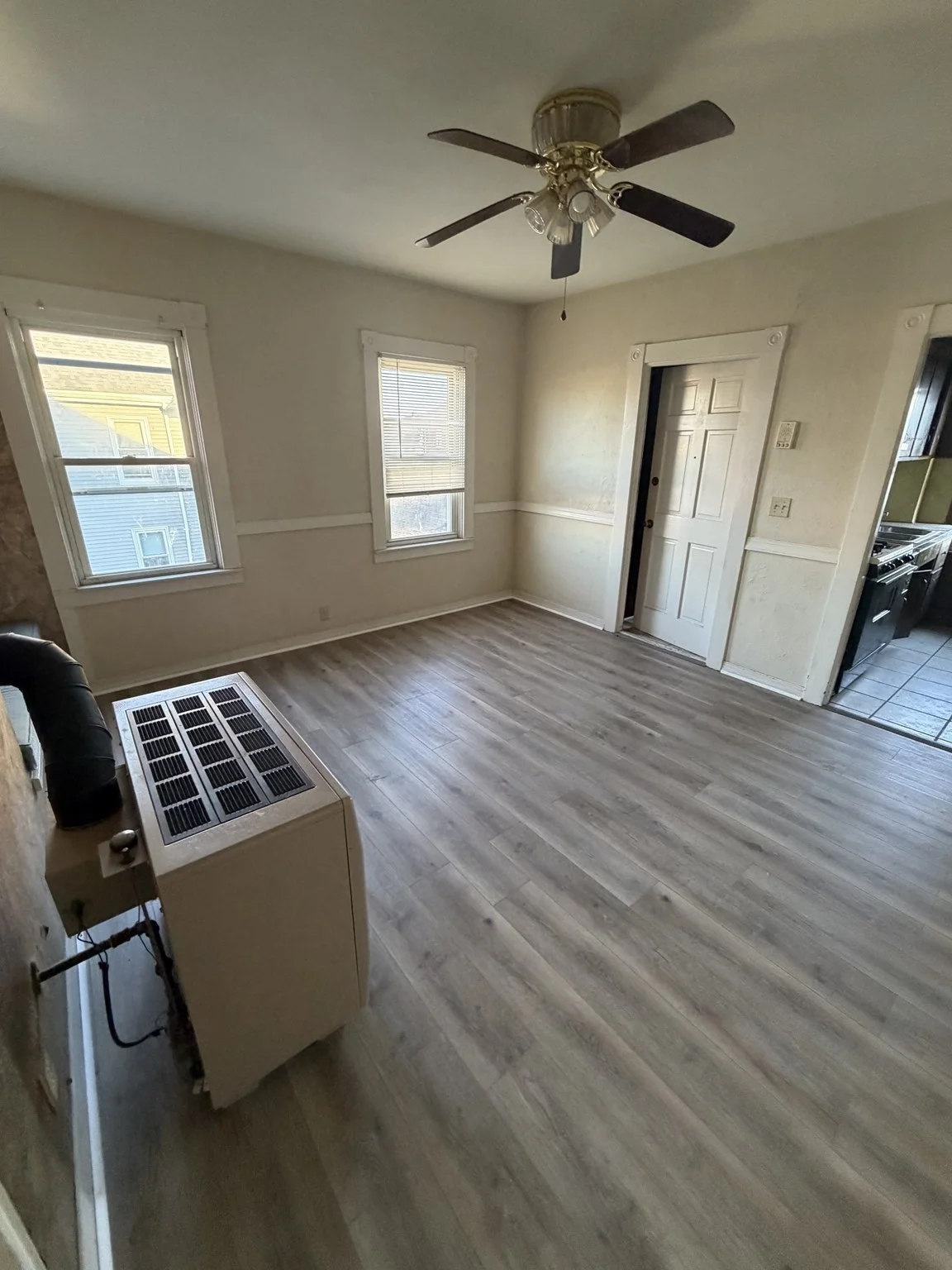 3 bed, 1 bath apartment for rent at 328 Sawyer St Unit 3, New Bedford — photo 3 of 8