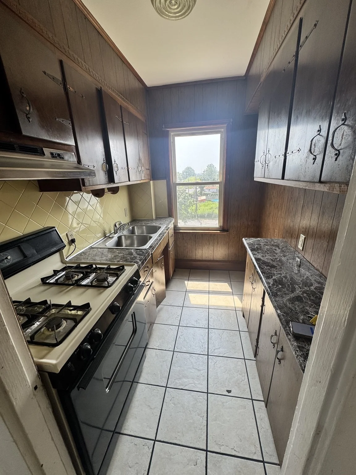 3 bed, 1 bath apartment for rent at 328 Sawyer St Unit 3, New Bedford