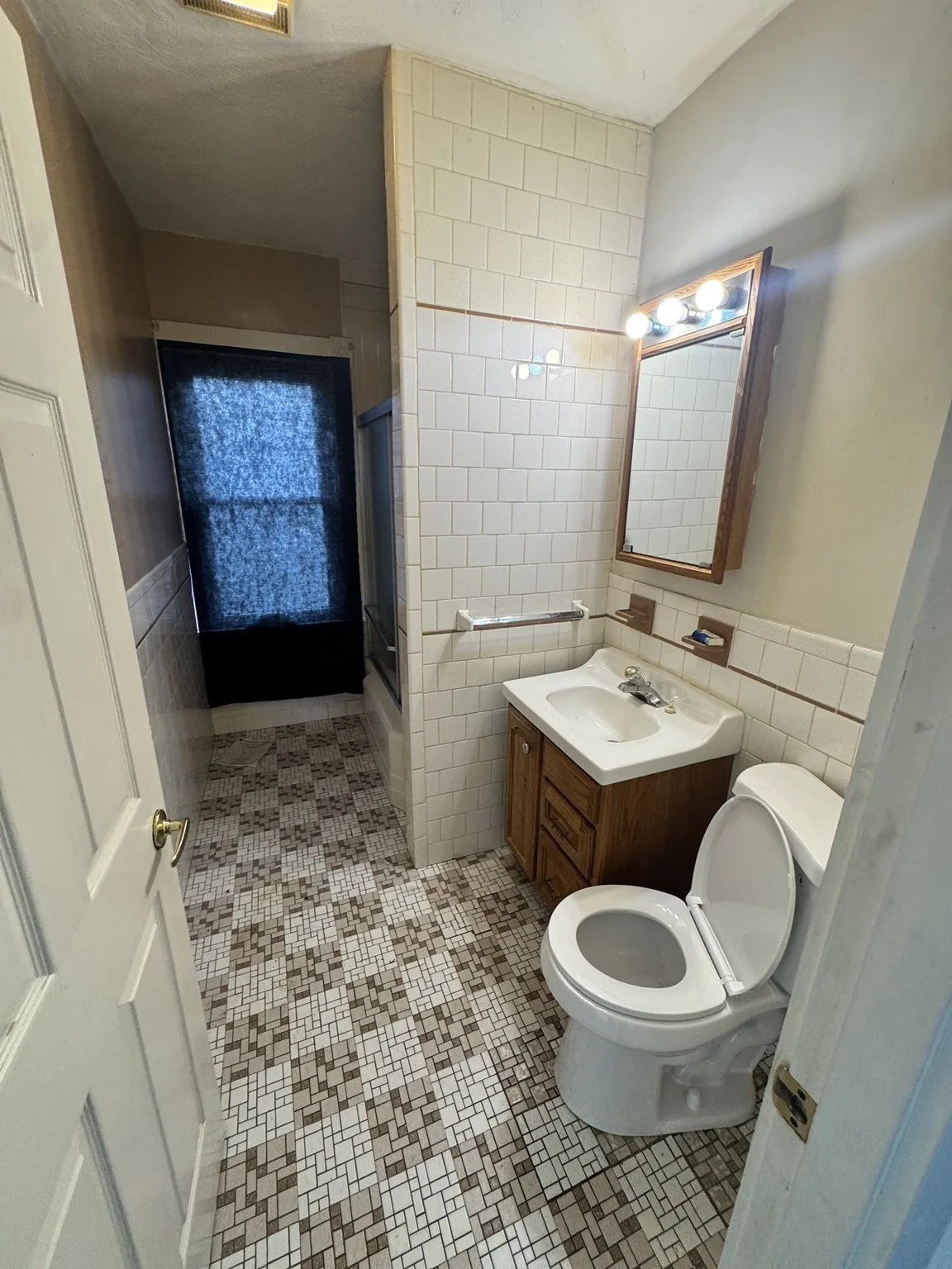 3 bed, 1 bath apartment for rent at 328 Sawyer St Unit 3, New Bedford — photo 2 of 8