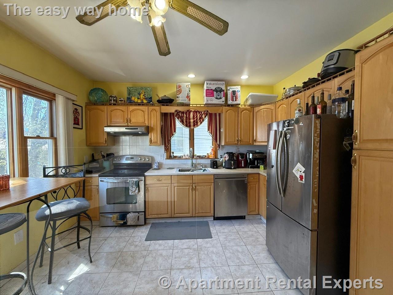 4 bed, 2 bath apartment for rent at 328 Washington St Unit 2, Union Square — photo 2 of 15