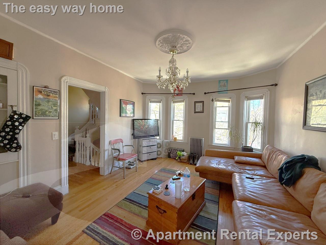 4 bed, 2 bath apartment for rent at 328 Washington St Unit 2, Union Square — photo 4 of 15