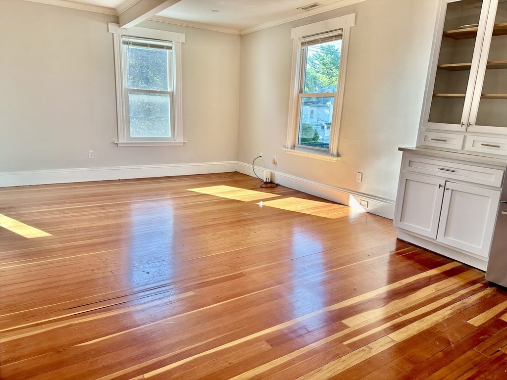 3 bed, 2 bath apartment for rent at 329 Lexington St Unit 2, Newton — photo 3 of 11